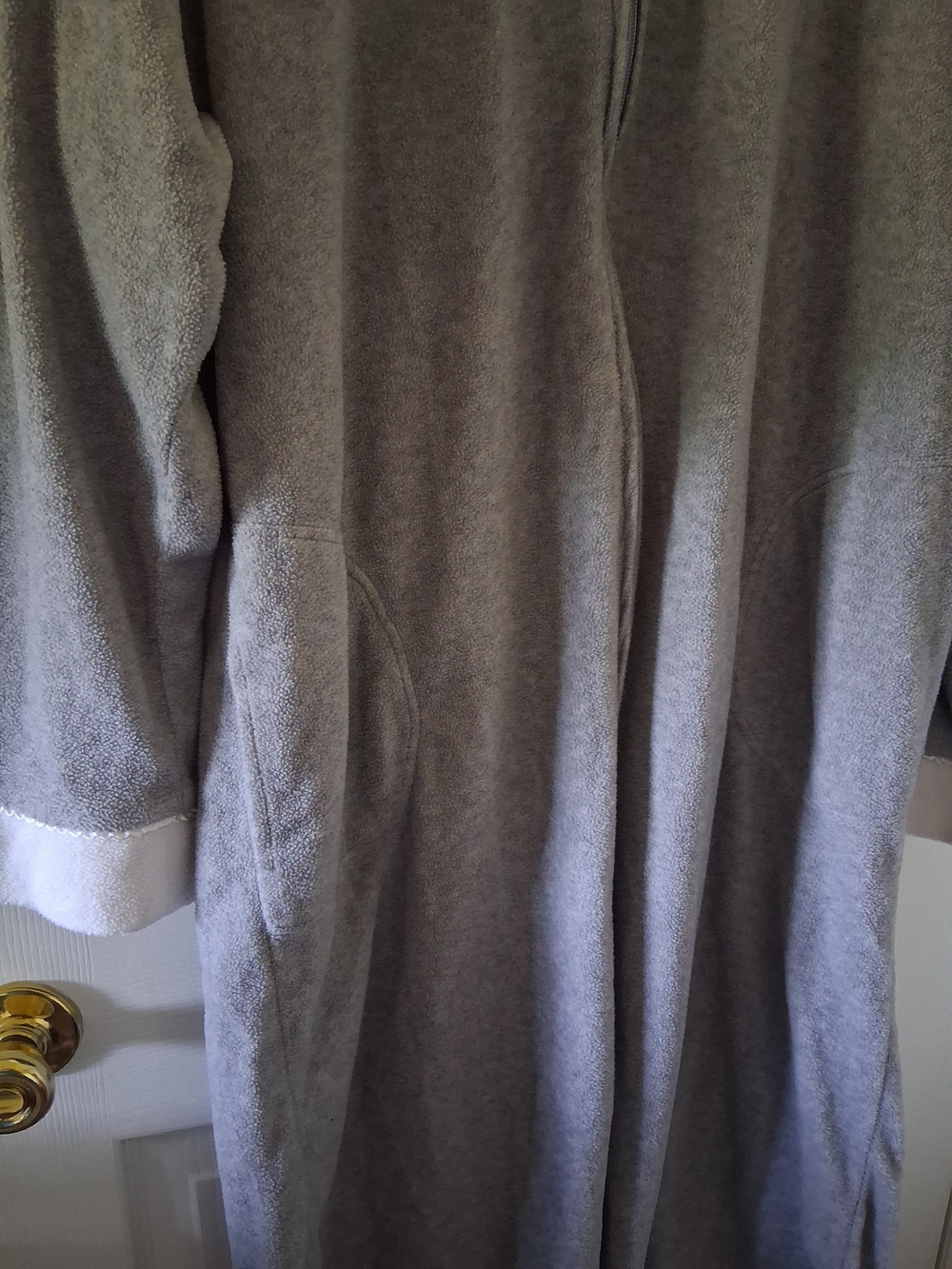 Cozy Women's Gray Zip-Front Fleece Robe - Picture 6 of 6
